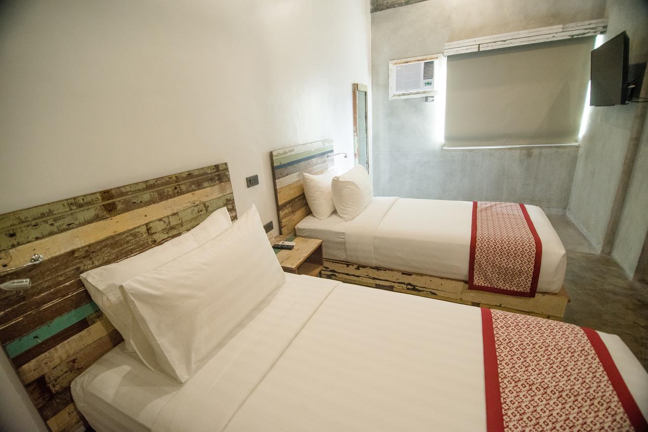 The Bricks Hotel Dumaguete City Екстер'єр фото